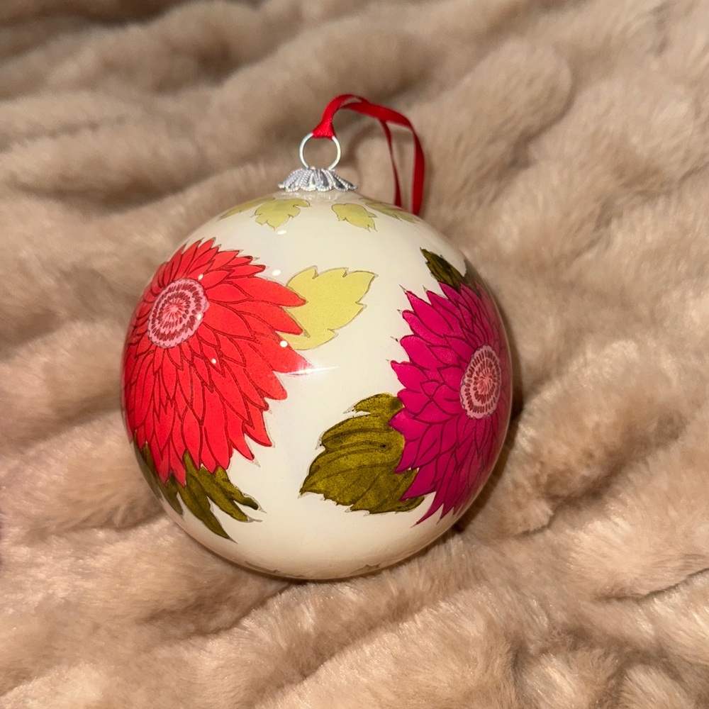 VERA BRADLEY HELLO DAHLIA PATTERN GLASS BALL 2010 CHRISTMAS ORNAMENT IN BOX
